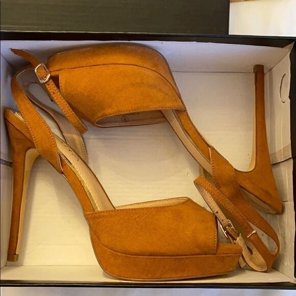 LILIANA CAMEL COLORED STILETTO SANDALS. N… - Picture 7 of 9